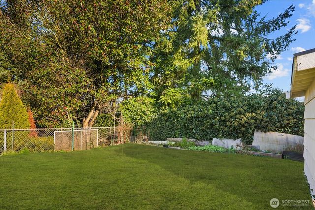 31368 13th Avenue S, Federal Way, WA 98003