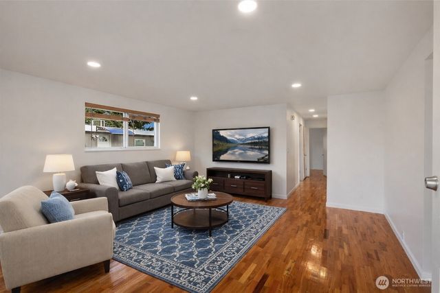 31368 13th Avenue S, Federal Way, WA 98003