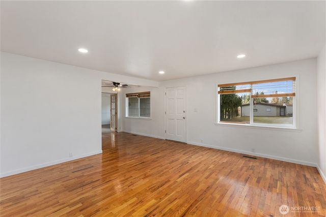 31368 13th Avenue S, Federal Way, WA 98003