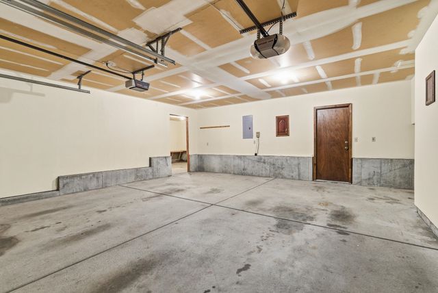 3590 N Cameron St, Wichita, KS 67226