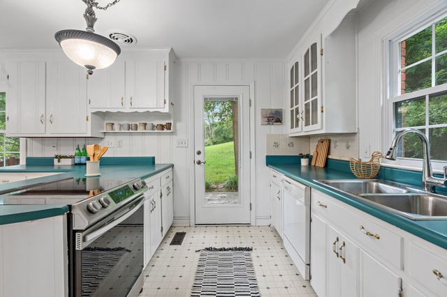 2109 Brookview Dr, Nashville, TN 37214