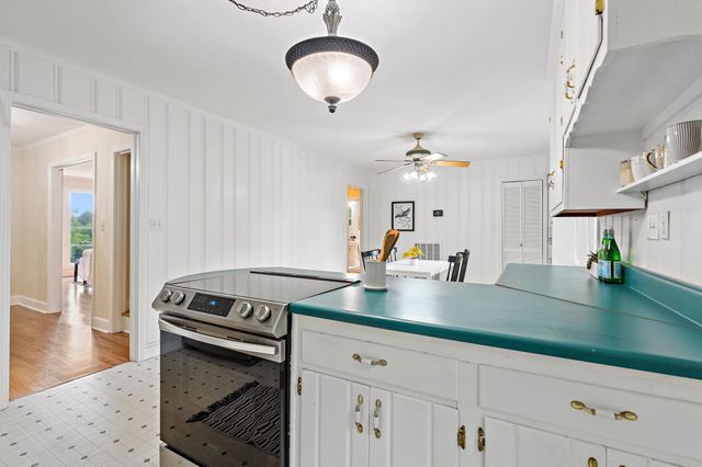 2109 Brookview Dr, Nashville, TN 37214