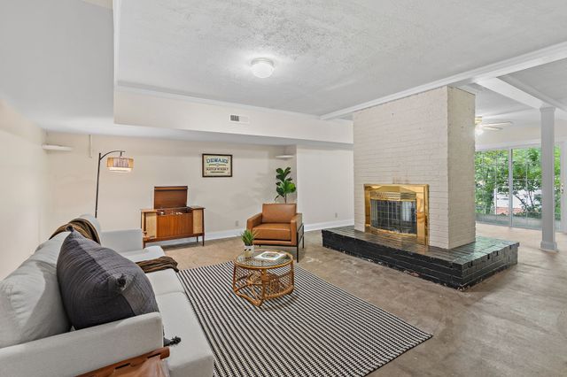 2109 Brookview Dr, Nashville, TN 37214