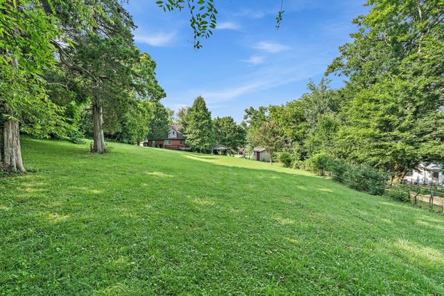 2109 Brookview Dr, Nashville, TN 37214