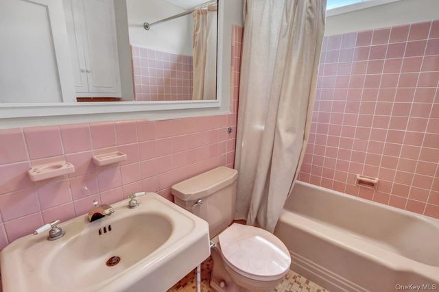 277 E Argyle Street, Valley Stream, NY 11580