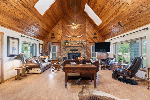 12 County Road 2114, Gainesville, TX 76240