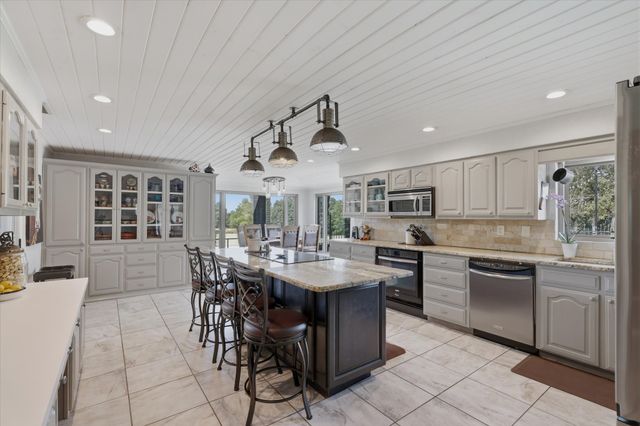 12 County Road 2114, Gainesville, TX 76240