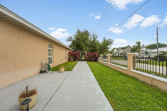 1402 SW Doe Court, Port St. Lucie, Port St Lucie, FL 34953