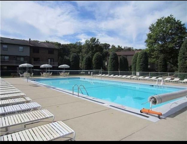 107 Glenwood Dr, Monroeville, PA 15146