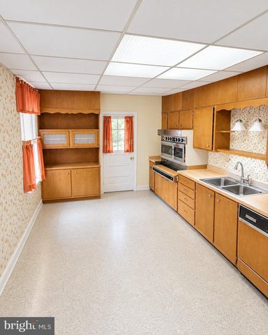 1343 MINERAL SPRING RD, Reading, PA 19602