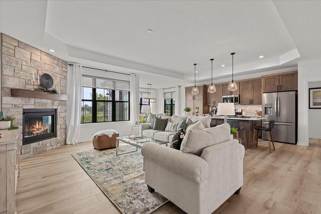 W251N2413 Valleyview CIRCLE, Pewaukee, WI 53072