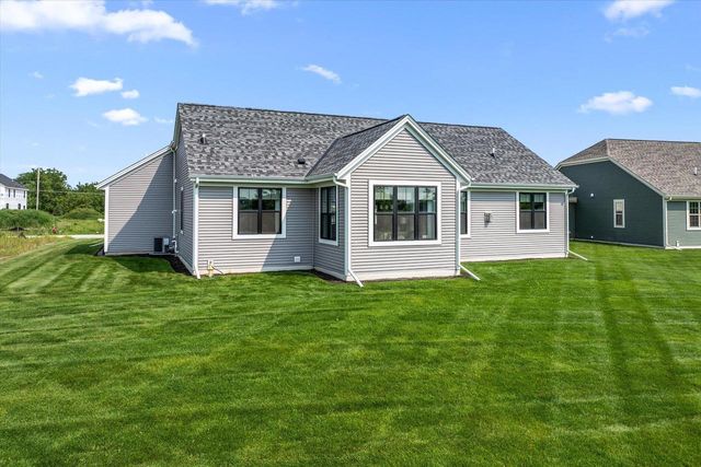 W251N2413 Valleyview CIRCLE, Pewaukee, WI 53072