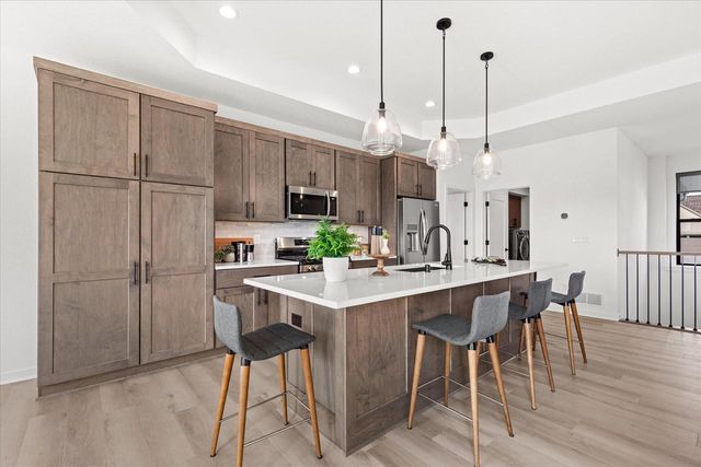 W251N2413 Valleyview CIRCLE, Pewaukee, WI 53072