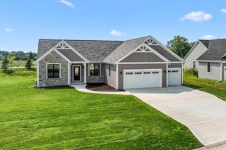 W251N2413 Valleyview CIRCLE, Pewaukee, WI 53072