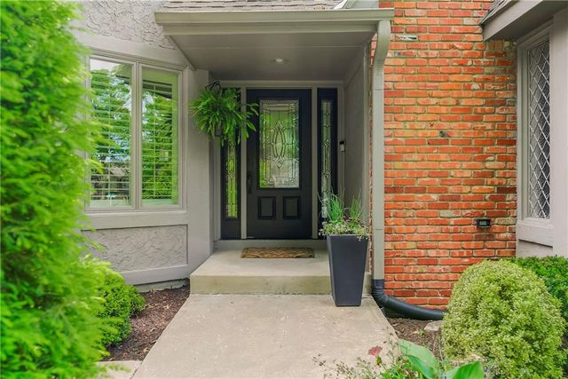 8304 W 99th Street, Overland Park, KS 66212