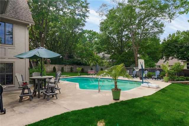 8304 W 99th Street, Overland Park, KS 66212