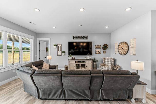 2610 Armstrong Valley Rd, Murfreesboro, TN 37128