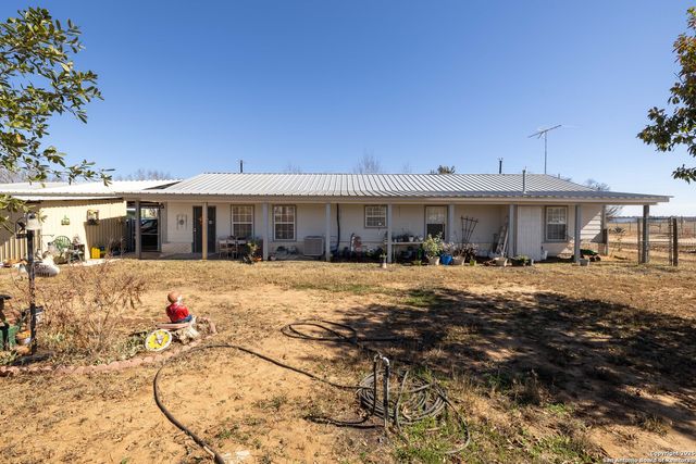 944 County Road 769, Devine, TX 78016