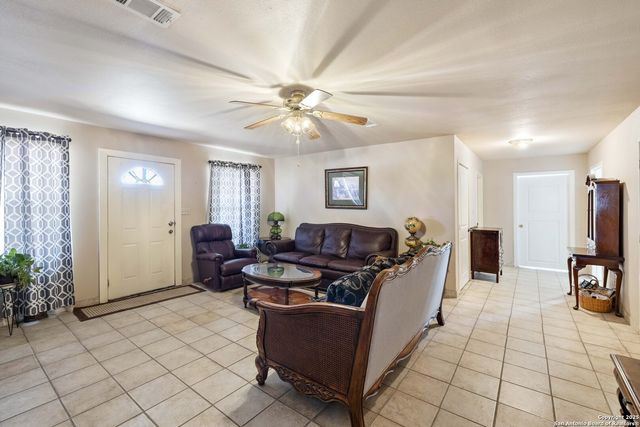 944 County Road 769, Devine, TX 78016