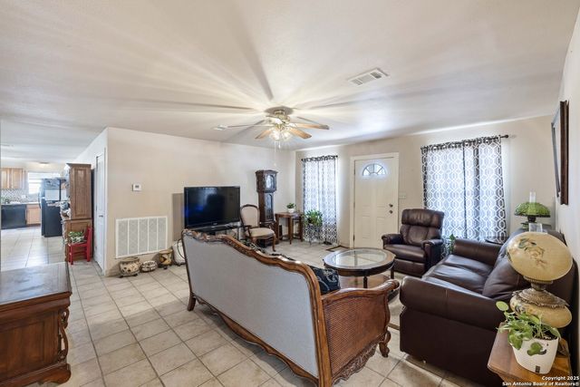 944 County Road 769, Devine, TX 78016
