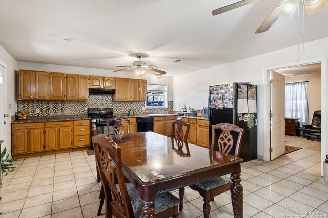 944 County Road 769, Devine, TX 78016