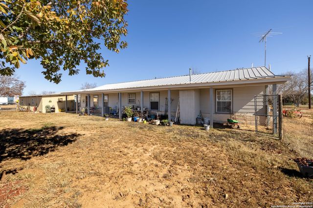 944 County Road 769, Devine, TX 78016