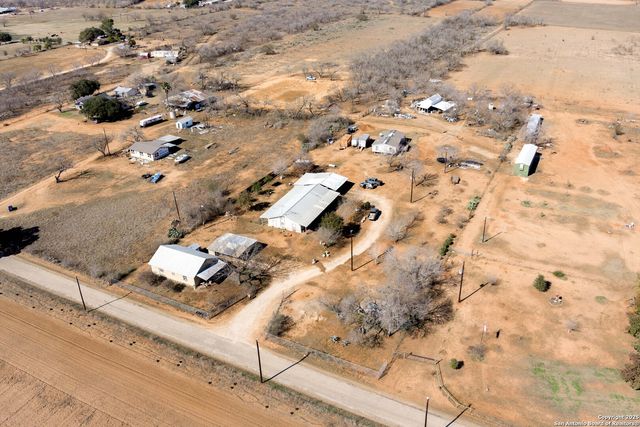 944 County Road 769, Devine, TX 78016