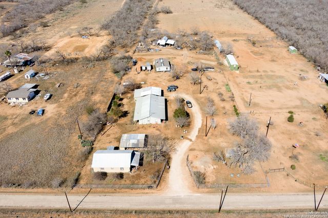 944 County Road 769, Devine, TX 78016