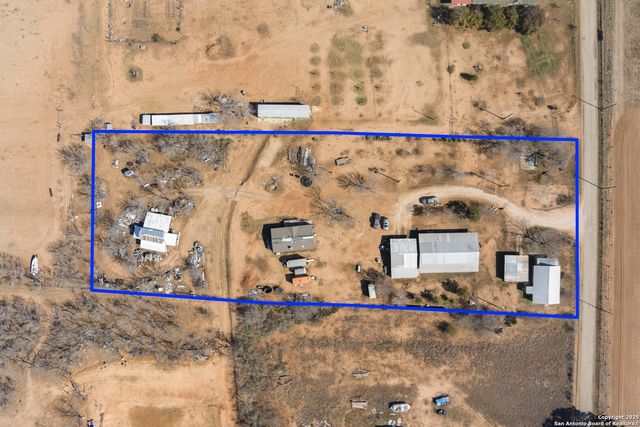944 County Road 769, Devine, TX 78016