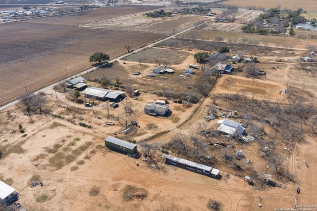944 County Road 769, Devine, TX 78016