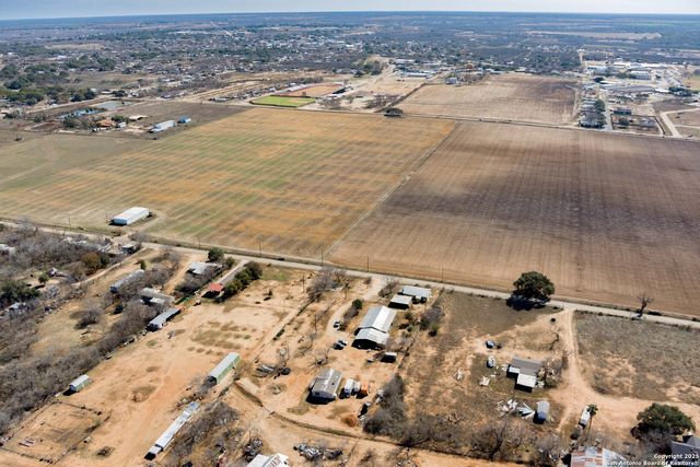 944 County Road 769, Devine, TX 78016