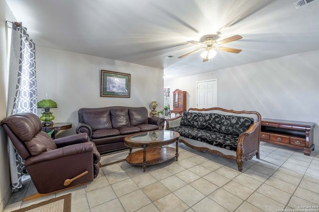 944 County Road 769, Devine, TX 78016