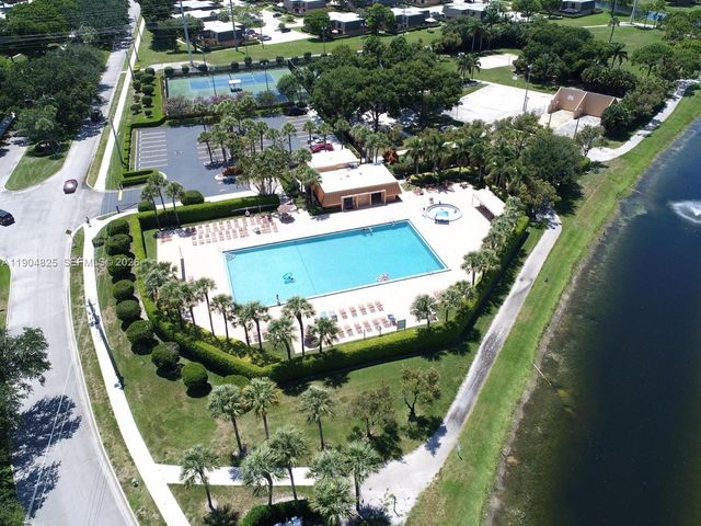 157 Heritage Way, West Palm Beach, FL 33407