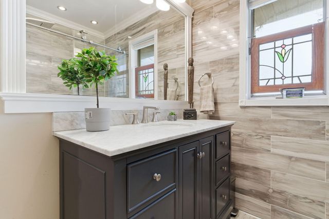 733 S Indiana Avenue, Griffith, IN 46319