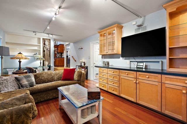 733 S Indiana Avenue, Griffith, IN 46319