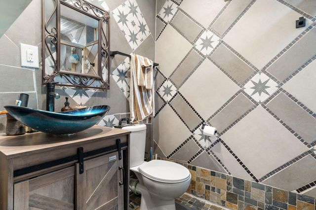 733 S Indiana Avenue, Griffith, IN 46319