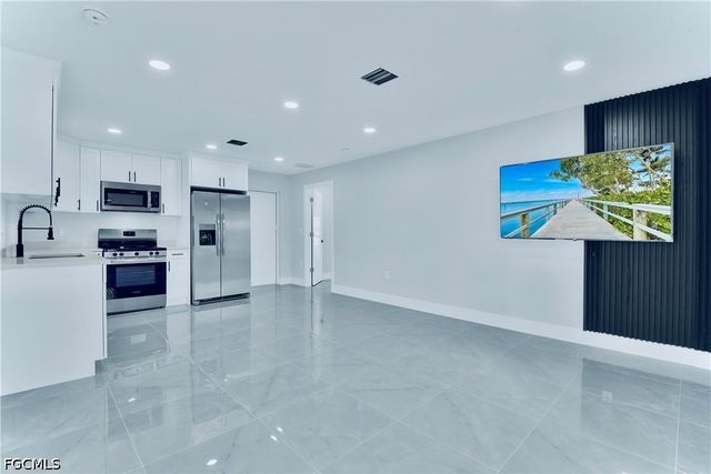 2801 42nd ST W, Lehigh Acres, FL 33971
