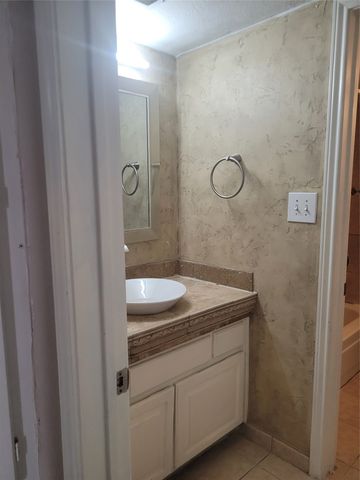 2311 Balsam Drive H208, Arlington, TX 76006