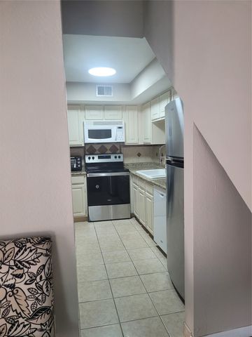 2311 Balsam Drive H208, Arlington, TX 76006