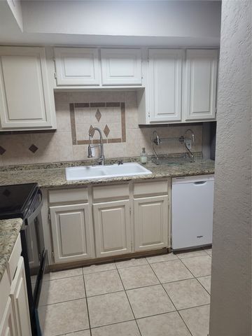 2311 Balsam Drive H208, Arlington, TX 76006