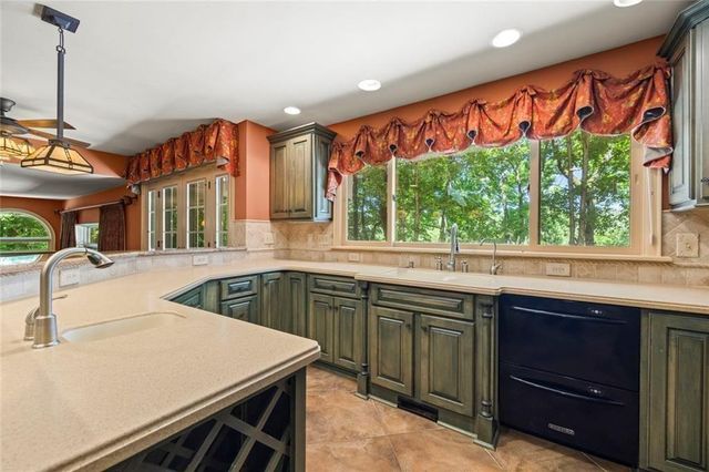 825 Riverbend Parkway, Athens, GA 30605
