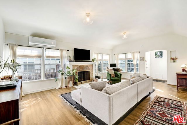 4385 Scandia Way, Los Angeles, CA 90065