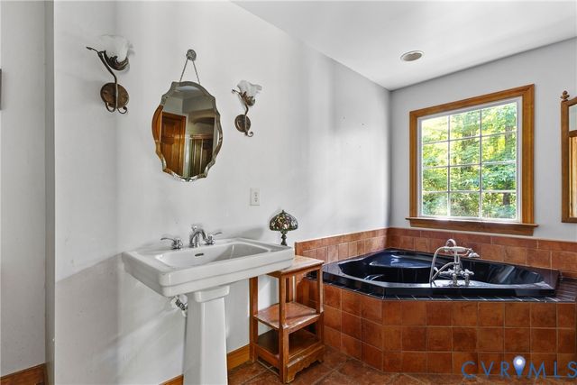 17361 Belsches Rd, Bumpass, VA 23024