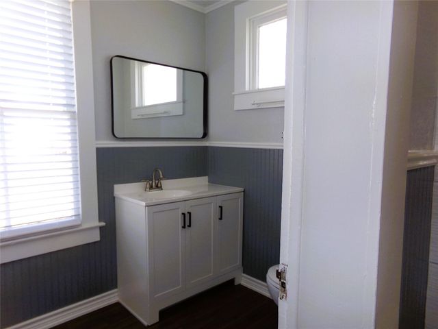 309 E Hinton Road, Weimar, TX 78962