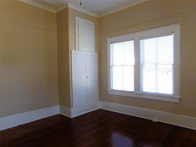 309 E Hinton Road, Weimar, TX 78962