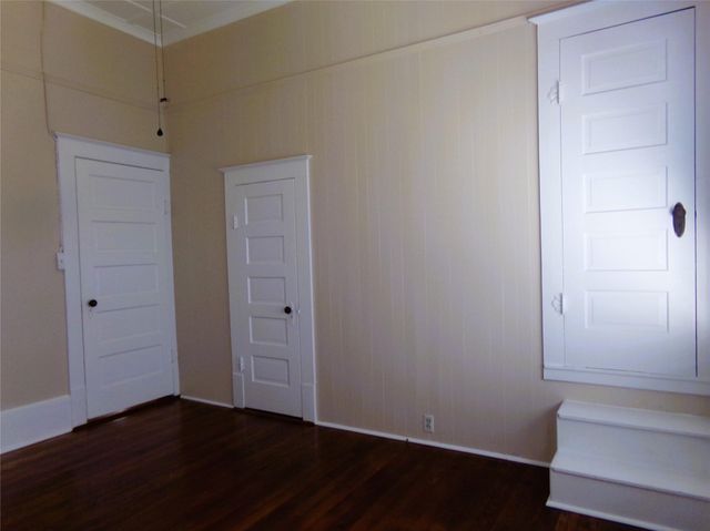 309 E Hinton Road, Weimar, TX 78962