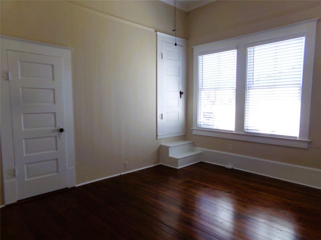 309 E Hinton Road, Weimar, TX 78962