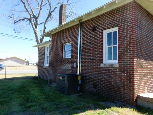 309 E Hinton Road, Weimar, TX 78962