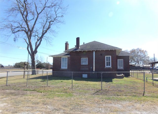 309 E Hinton Road, Weimar, TX 78962