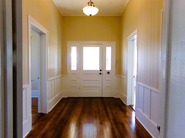 309 E Hinton Road, Weimar, TX 78962